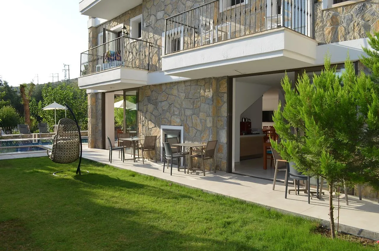 מלון דטקה Aria Doria Otel