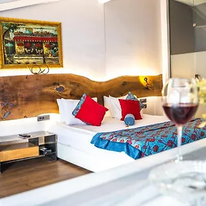 gumusyan-hotel-taksim-pera.istanbul-turkeyhotels.com/